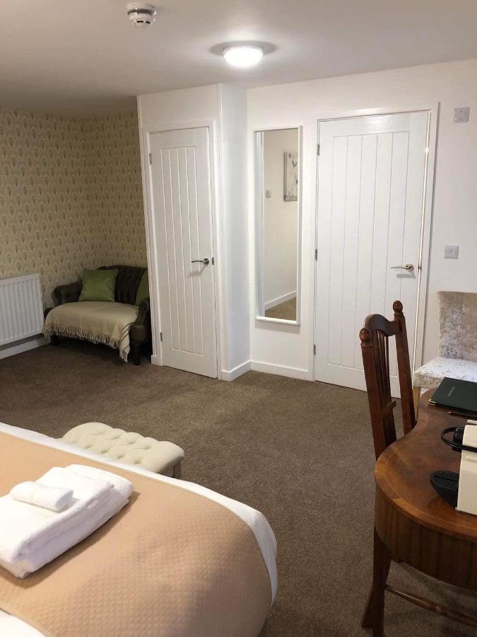 Jt Abergwaun Hotel Фишгард Екстериор снимка