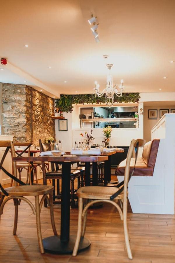 Jt Abergwaun Hotel Фишгард Екстериор снимка