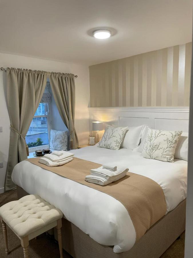 Jt Abergwaun Hotel Фишгард Екстериор снимка
