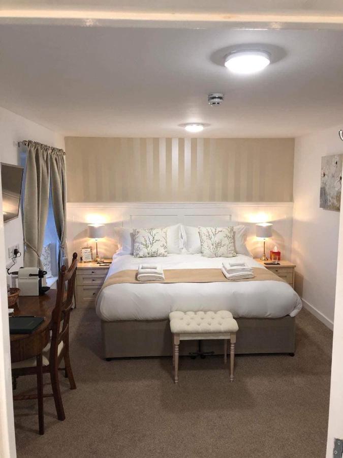 Jt Abergwaun Hotel Фишгард Екстериор снимка