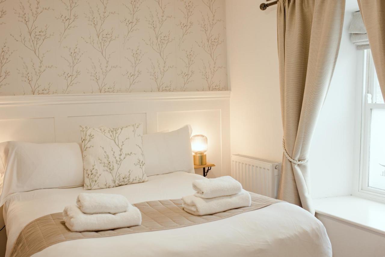Jt Abergwaun Hotel Фишгард Екстериор снимка